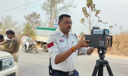 यातायात उल्लंघनों पर सख्त कार्रवाई, 28 प्रकरणों में 44, 300 रुपये जुर्माना यातायात उल्लंघनों पर सख्त कार्रवाई, 28 प्रकरणों में 44, 300 रुपये जुर्माना