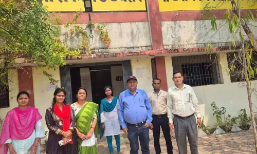 सहायक आयुक्त ट्राईबल बद्रीश सुखदेवे ने छिंद स्कूल में बारहवीं बोर्ड परीक्षा का निरीक्षण