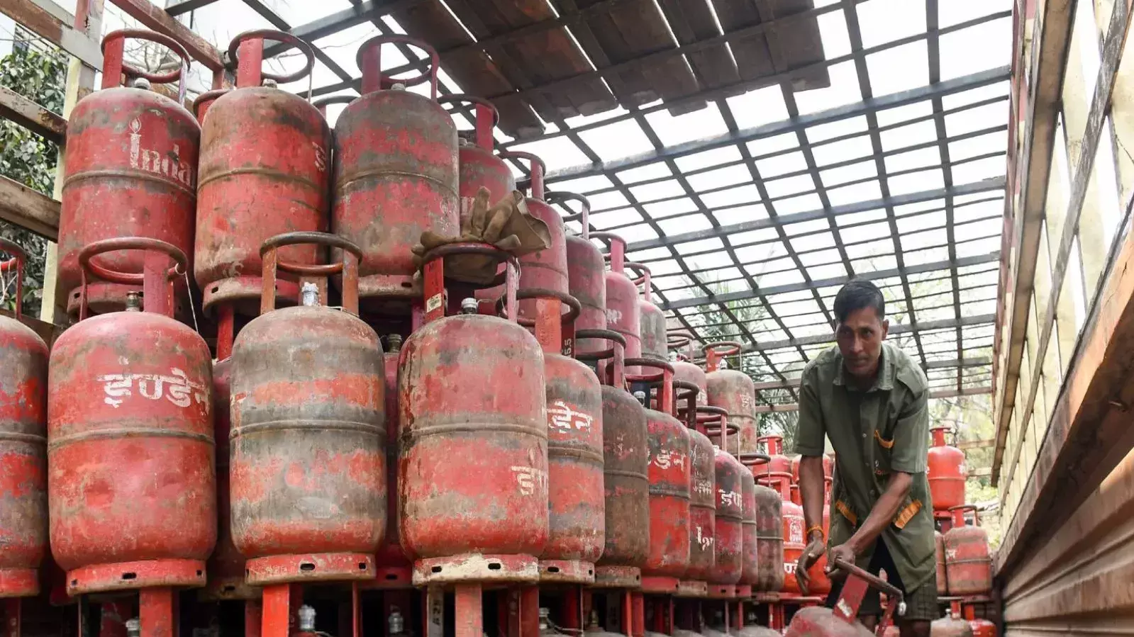 New Delhi: देश में गैस आपूर्ति सामान्य, केंद्र का बयान New Delhi: देश में गैस आपूर्ति सामान्य, केंद्र का बयान