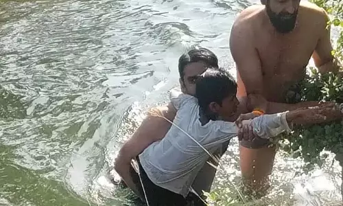 Sirsa: नहर में गिरा बच्चा बचाव अभियान में बाहर आया Sirsa: नहर में गिरा बच्चा बचाव अभियान में बाहर आया