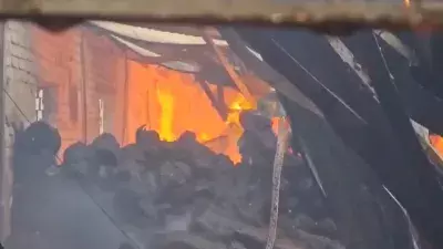 North Dinajpur: आइसक्रीम कारखाने में लगी आग, भारी नुकसान