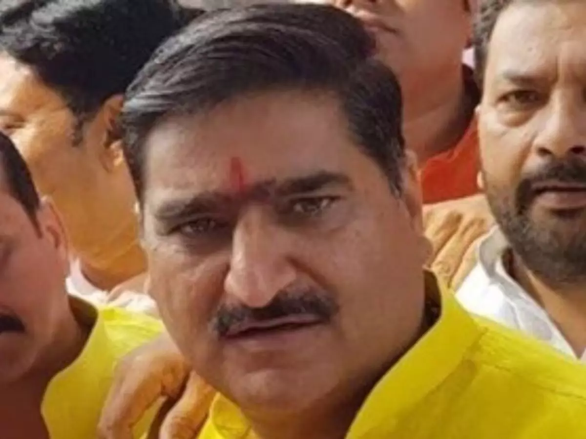 बीजेपी सांसद का विवादित बयान, हिंदुओं का हक छीन रहे मुसलमान बीजेपी सांसद का विवादित बयान, हिंदुओं का हक छीन रहे मुसलमान