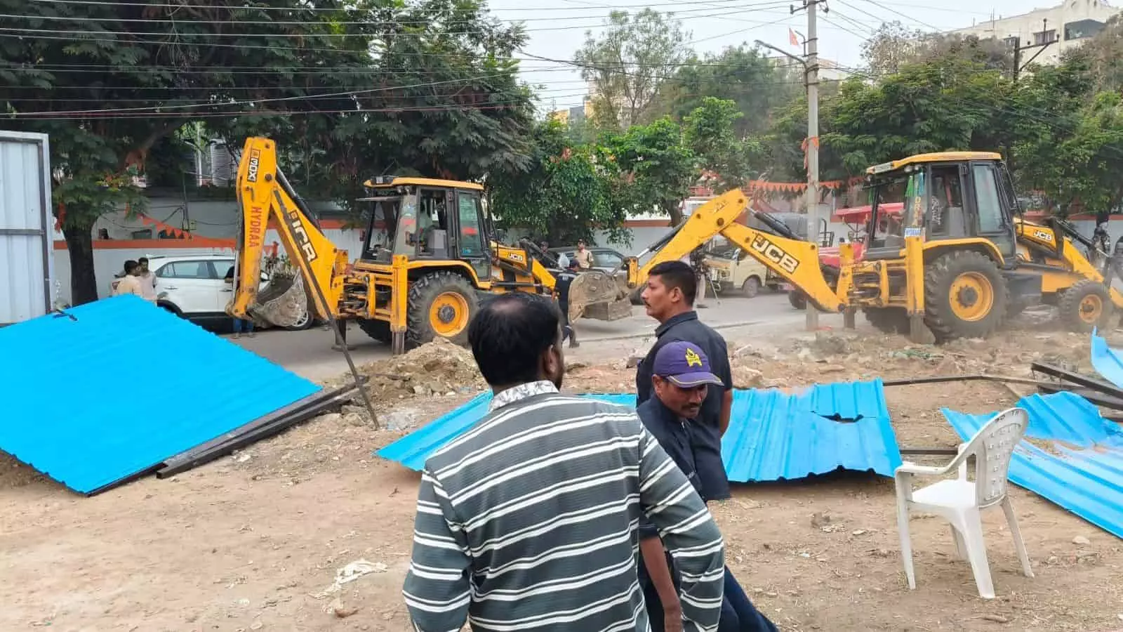 Hyderabad: HYDRAA ने सिख कब्रिस्तान के पास 250 करोड़ रुपये की सरकारी ज़मीन पर बाड़ लगाई Hyderabad: HYDRAA ने सिख कब्रिस्तान के पास 250 करोड़ रुपये की सरकारी ज़मीन पर बाड़ लगाई