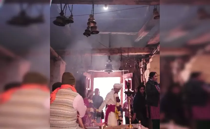 उत्तराखंड का त्रियुगीनारायण मंदिर: जहां तीन युगों से जल रही है शिव-पार्वती विवाह की अखंड धूनी उत्तराखंड का त्रियुगीनारायण मंदिर: जहां तीन युगों से जल रही है शिव-पार्वती विवाह की अखंड धूनी