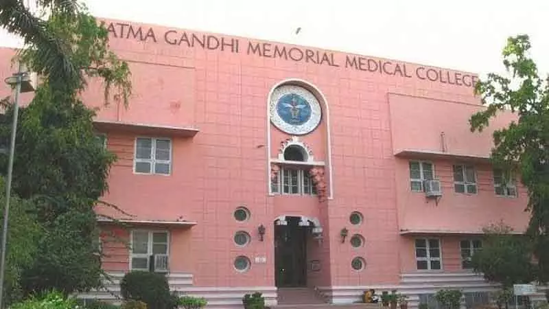 कार्यक्षमता बढ़ाने की पहल; बेहतर आपातकालीन चिकित्सा सेवा के लिए MYH ने कंसल्टेंट राउंड शुरू किए कार्यक्षमता बढ़ाने की पहल; बेहतर आपातकालीन चिकित्सा सेवा के लिए MYH ने कंसल्टेंट राउंड शुरू किए