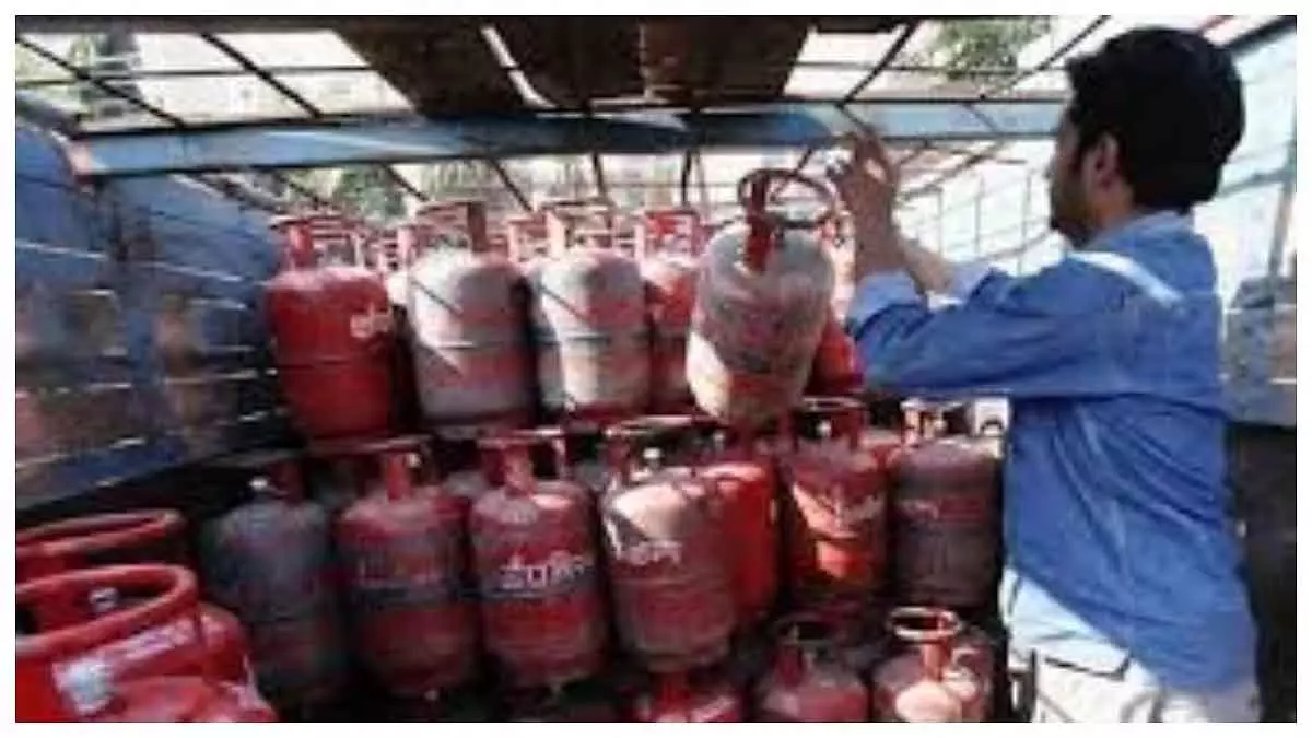 रविवार को सभी गैस एजेंसियां खुली रहीं; उपभोक्ताओं को 24,000 से अधिक LPG सिलेंडर डिलीवर किए गए रविवार को सभी गैस एजेंसियां खुली रहीं; उपभोक्ताओं को 24,000 से अधिक LPG सिलेंडर डिलीवर किए गए
