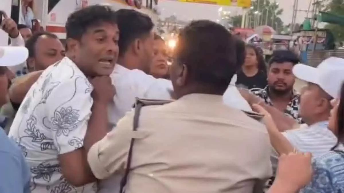 Bhopal : वाहन चेकिंग के दौरान ट्रैफिक कांस्टेबल पर हमला करने के आरोप में रेलवे कर्मचारी पर केस दर्ज Bhopal : वाहन चेकिंग के दौरान ट्रैफिक कांस्टेबल पर हमला करने के आरोप में रेलवे कर्मचारी पर केस दर्ज
