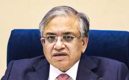 पश्चिम बंगाल में चुनाव आयोग का एक्शन: DGP और कोलकाता पुलिस कमिश्नर को हटाया, सिद्ध नाथ गुप्ता को पुलिस की कमान पश्चिम बंगाल में चुनाव आयोग का एक्शन: DGP और कोलकाता पुलिस कमिश्नर को हटाया, सिद्ध नाथ गुप्ता को पुलिस की कमान
