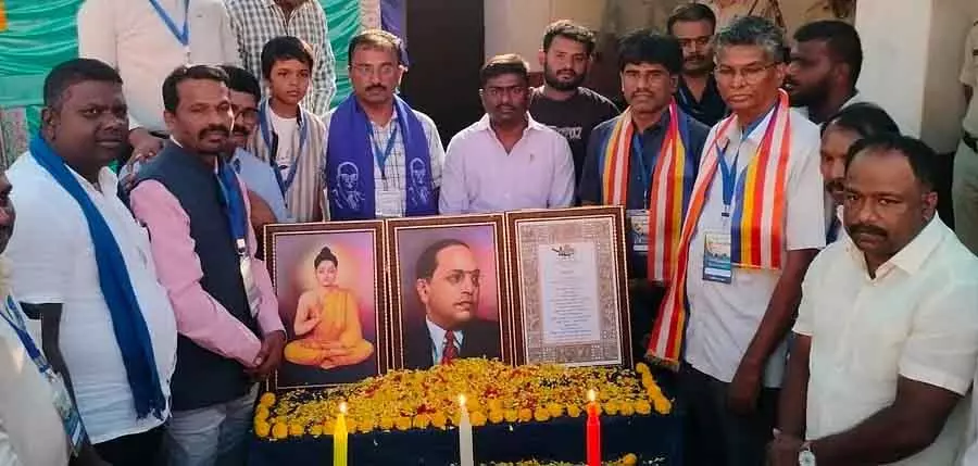 लोगों को संविधान के प्रति जागरूक होने दें: Minister Satish Jarkiholi लोगों को संविधान के प्रति जागरूक होने दें: Minister Satish Jarkiholi