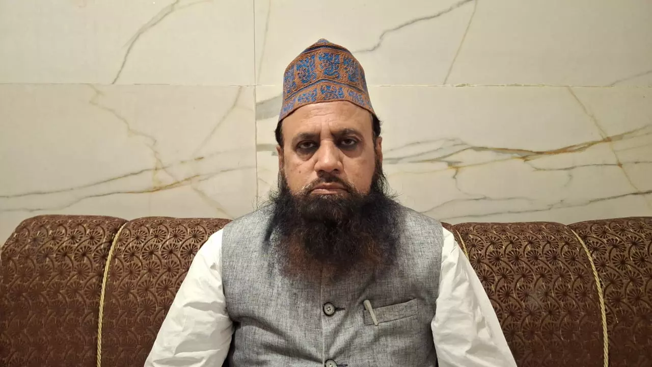 Sambhal: मौलाना फैज़ान अशरफ ने बताया फितरा देने का सही समय Sambhal: मौलाना फैज़ान अशरफ ने बताया फितरा देने का सही समय
