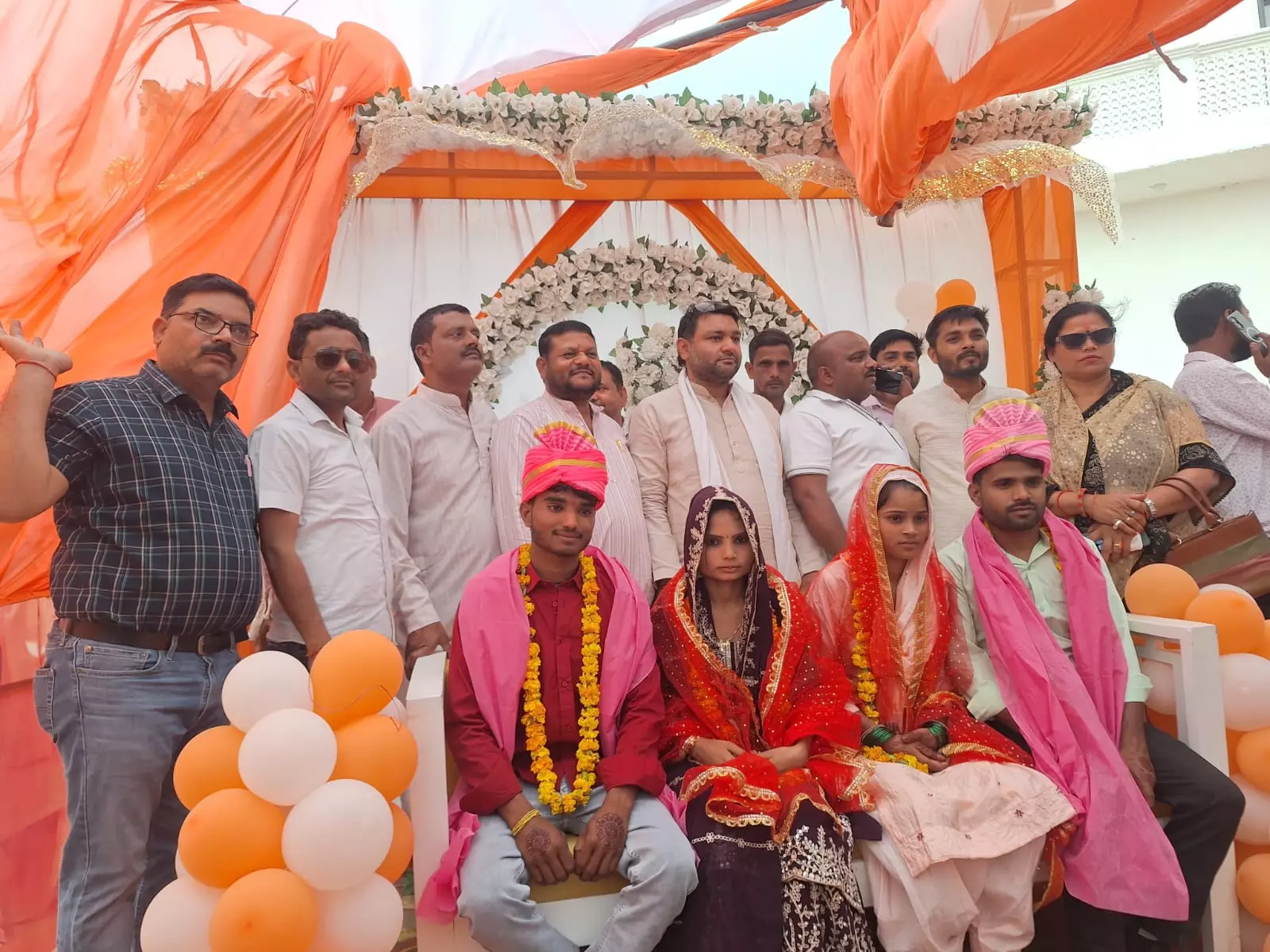 Jaitipur: जैतीपुर में भव्य सामूहिक विवाह, 166 जोड़े परिणय सूत्र में बंधे Jaitipur: जैतीपुर में भव्य सामूहिक विवाह, 166 जोड़े परिणय सूत्र में बंधे