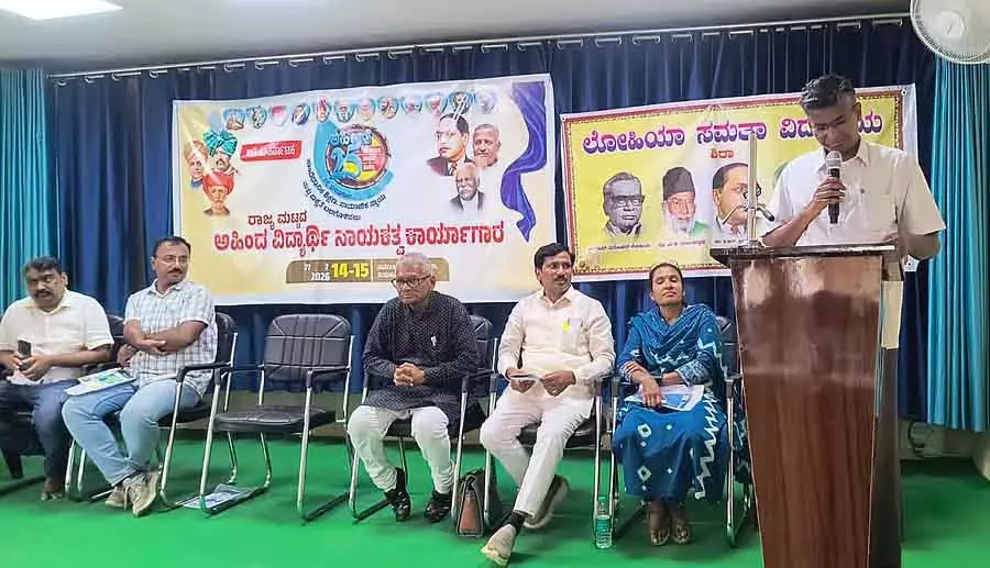 केवल शिक्षित लोग ही अंधविश्वास का शिकार होते हैं: Minister Satish Jarkiholi केवल शिक्षित लोग ही अंधविश्वास का शिकार होते हैं: Minister Satish Jarkiholi