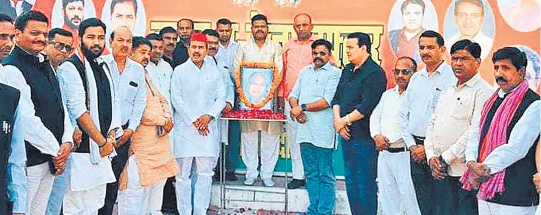 Bareilly: कांशीराम जयंती पर सपाइयों ने किया श्रद्धांजलि कार्यक्रम Bareilly: कांशीराम जयंती पर सपाइयों ने किया श्रद्धांजलि कार्यक्रम