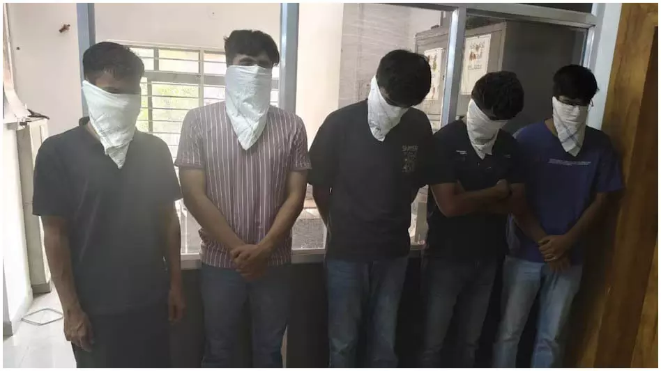 AIIMS डॉक्टर सुसाइड केस: 17 पन्नों के सुसाइड नोट से बड़ा खुलासा, पुलिस ने 5 साथी डॉक्टरों को किया गिरफ्तार AIIMS डॉक्टर सुसाइड केस: 17 पन्नों के सुसाइड नोट से बड़ा खुलासा, पुलिस ने 5 साथी डॉक्टरों को किया गिरफ्तार
