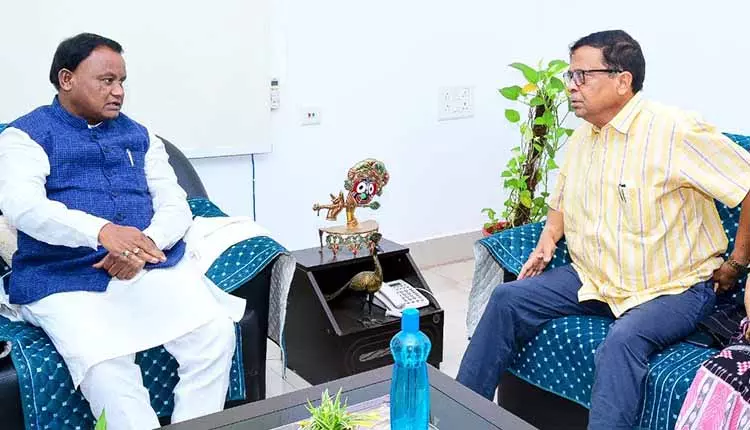 CM Majhi ने राजस्व मंत्री सुरेश पुजारी से मुलाकात की, उनके शीघ्र स्वस्थ होने की कामना की CM Majhi ने राजस्व मंत्री सुरेश पुजारी से मुलाकात की, उनके शीघ्र स्वस्थ होने की कामना की
