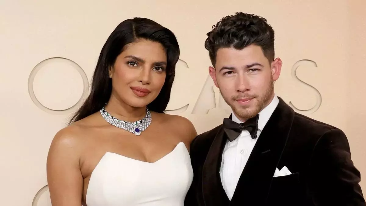 Oscars 2026 में Dior में प्रियंका की चमक, निक जोनास ने वेन्यू में हुई देरी पर बात की Oscars 2026 में Dior में प्रियंका की चमक, निक जोनास ने वेन्यू में हुई देरी पर बात की