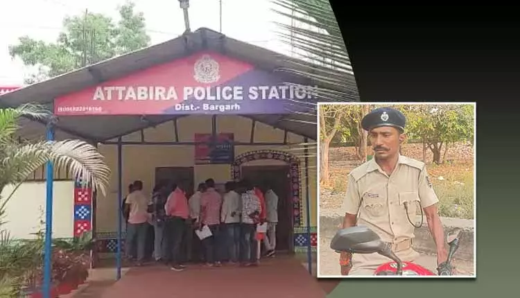 Bargarh में नकली पुलिसवाला पकड़ा गया, एक साथी फ़रार Bargarh में नकली पुलिसवाला पकड़ा गया, एक साथी फ़रार