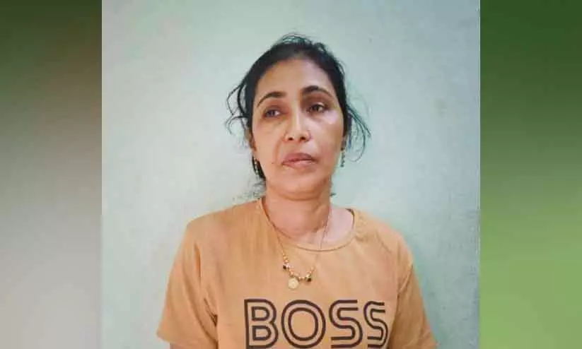 Kerala : कस्टम अधिकारी बनकर लाखों की ठगी करने के आरोप में महिला गिरफ्तार Kerala : कस्टम अधिकारी बनकर लाखों की ठगी करने के आरोप में महिला गिरफ्तार