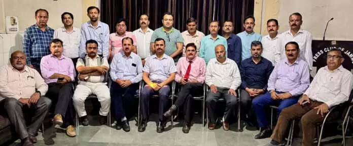 निजी स्कूल संघ का प्रतिनिधिमंडल DSEJ से मिला, मुद्दों को उठाया निजी स्कूल संघ का प्रतिनिधिमंडल DSEJ से मिला, मुद्दों को उठाया