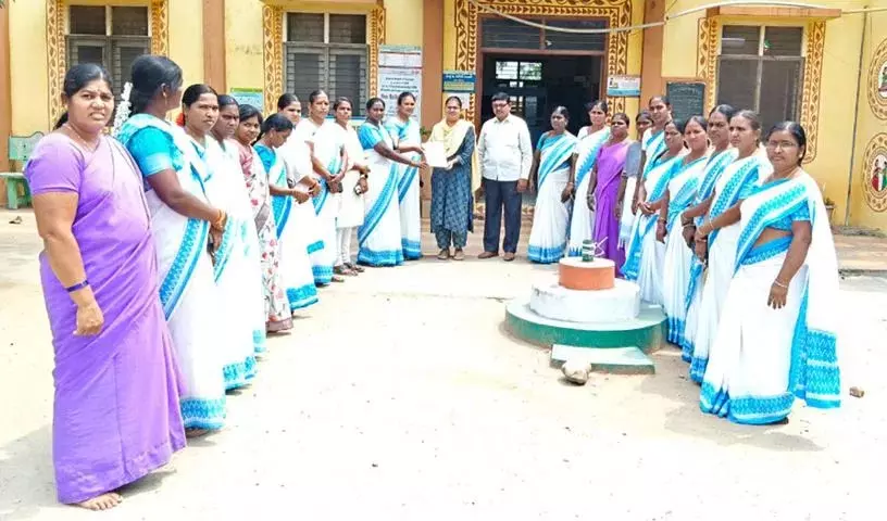 ASHA workers की समस्याओं के समाधान के लिए धरना ASHA workers की समस्याओं के समाधान के लिए धरना
