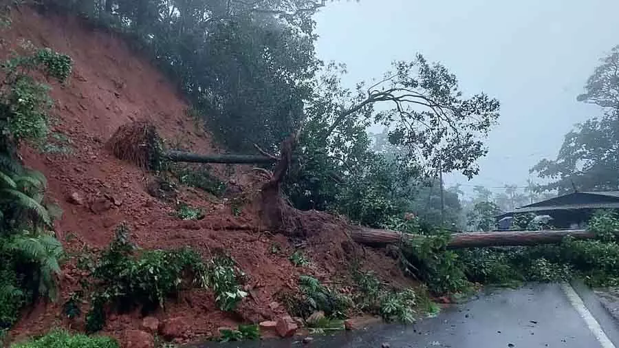 J&K : भारी बर्फबारी के बीच भूस्खलन में एक की मौत, 235 लोगों को बचाया गया J&K : भारी बर्फबारी के बीच भूस्खलन में एक की मौत, 235 लोगों को बचाया गया