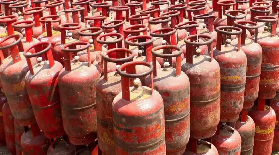 बढ़ाई गई गैस सिलेंडरों की आपूर्ति, राहत की खबर बढ़ाई गई गैस सिलेंडरों की आपूर्ति, राहत की खबर