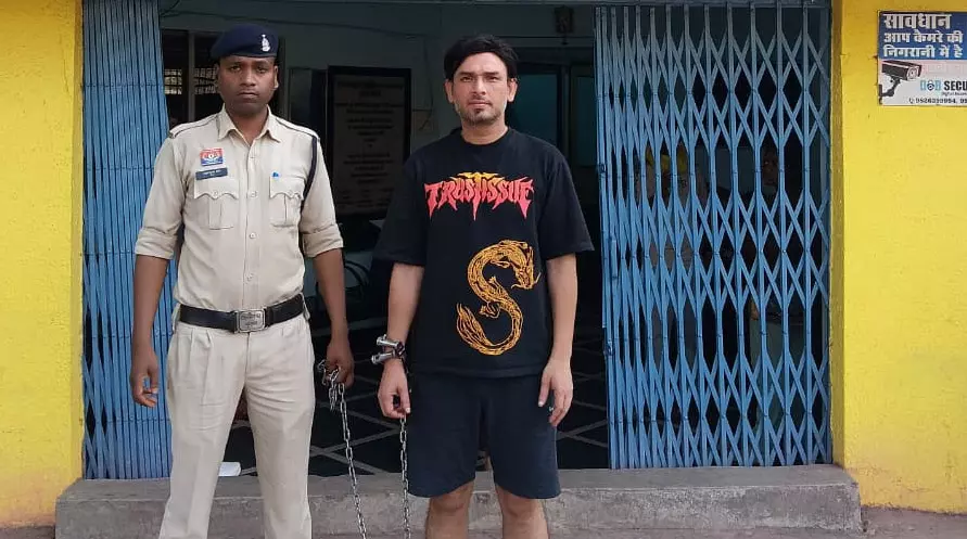 विदेशी मुद्रा के नाम पर ठगी करने वाला अरेस्ट, रायपुर के कारोबारी को लगाया था चूना विदेशी मुद्रा के नाम पर ठगी करने वाला अरेस्ट, रायपुर के कारोबारी को लगाया था चूना