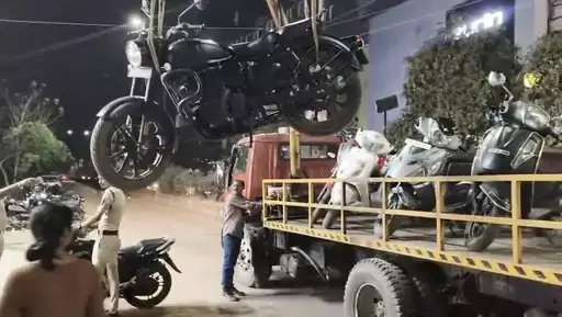नो पार्किंग से अब गाड़ी गायब होगी, ट्रैफिक पुलिस की कड़ी नजर नो पार्किंग से अब गाड़ी गायब होगी, ट्रैफिक पुलिस की कड़ी नजर