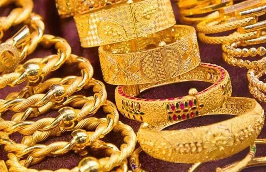 OMG! ईमानदारी की मिसाल...15 लाख के सोने-चांदी के गहने सुरक्षित वापस लौटा दिए OMG! ईमानदारी की मिसाल...15 लाख के सोने-चांदी के गहने सुरक्षित वापस लौटा दिए