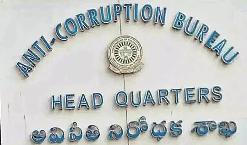 कामारेड्डी नगर पालिका कार्यालय पर ACB के छापे कामारेड्डी नगर पालिका कार्यालय पर ACB के छापे