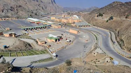 मिडिल ईस्ट संकट और अफगानिस्तान युद्ध से पाकिस्तान की अर्थव्यवस्था चरमराई, बचत उपायों की उम्मीद नहीं मिडिल ईस्ट संकट और अफगानिस्तान युद्ध से पाकिस्तान की अर्थव्यवस्था चरमराई, बचत उपायों की उम्मीद नहीं