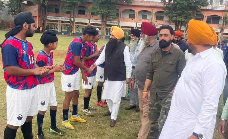 Ludhiana: फ़ुटबॉल टूर्नामेंट के आख़िरी दिन मौसम की बाधा के चलते 4 टीमें विजेता घोषित Ludhiana: फ़ुटबॉल टूर्नामेंट के आख़िरी दिन मौसम की बाधा के चलते 4 टीमें विजेता घोषित