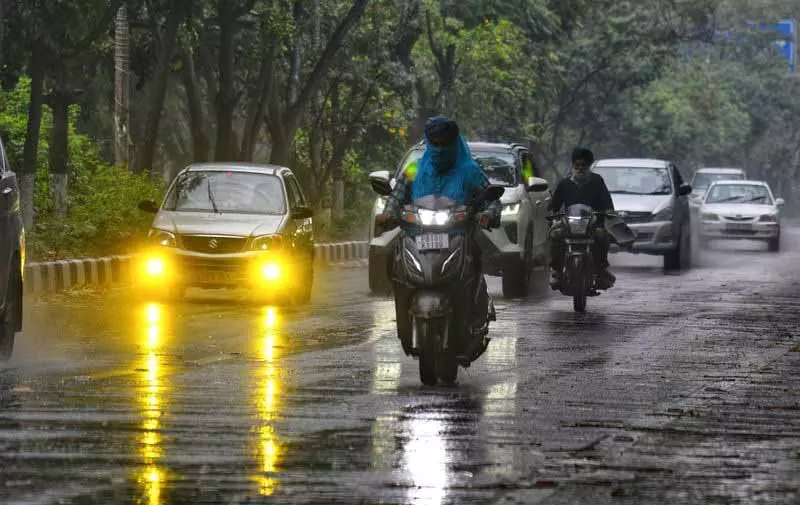 Ludhiana: हल्की बारिश से गर्मी से राहत मिली, तापमान 8°C गिरा Ludhiana: हल्की बारिश से गर्मी से राहत मिली, तापमान 8°C गिरा