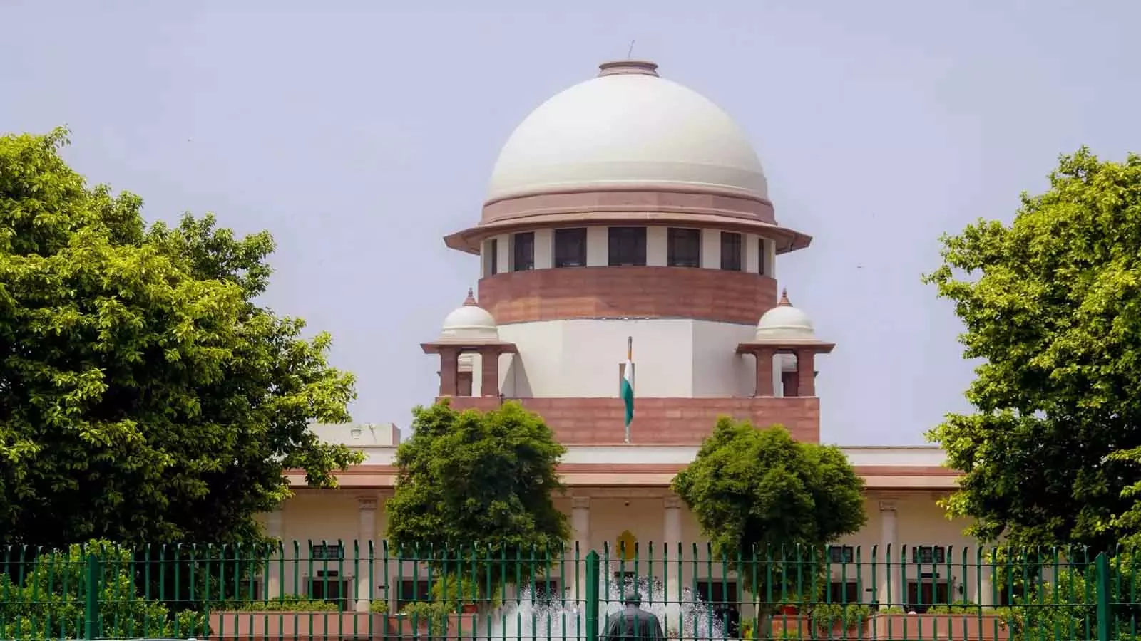 सिर्फ Delhi नहीं, पूरे देश में हरियाली ज़रूरी: सुप्रीम कोर्ट सिर्फ Delhi नहीं, पूरे देश में हरियाली ज़रूरी: सुप्रीम कोर्ट