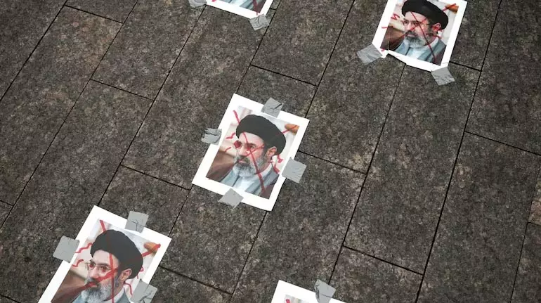 क्या Mojtaba Khamenei का इलाज रूस में पुतिन के आवास पर हो रहा है? क्या Mojtaba Khamenei का इलाज रूस में पुतिन के आवास पर हो रहा है?