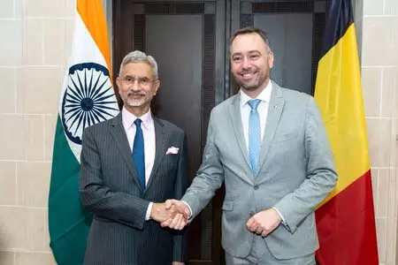 विदेश मंत्री का बेल्जियम दौरा: व्यापार, सेमीकंडक्टर और स्वास्थ्य क्षेत्र में साझेदारी बढ़ाने पर बनी सहमति विदेश मंत्री का बेल्जियम दौरा: व्यापार, सेमीकंडक्टर और स्वास्थ्य क्षेत्र में साझेदारी बढ़ाने पर बनी सहमति