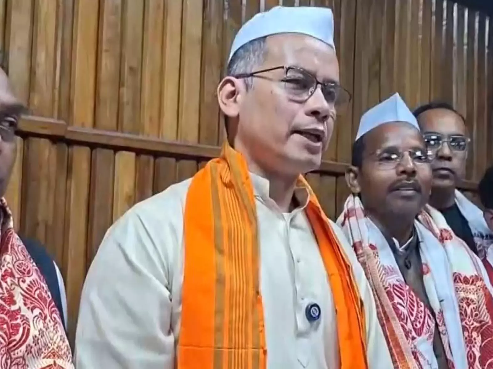 हिमंत बिस्वा सरमा की भ्रष्ट सरकार को उखाड़ फेंकें: Assam विधानसभा चुनावों से पहले गौरव गोगोई हिमंत बिस्वा सरमा की भ्रष्ट सरकार को उखाड़ फेंकें: Assam विधानसभा चुनावों से पहले गौरव गोगोई