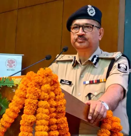 पुलिस कानून के दायरे में रहकर अपराधियों के खिलाफ कार्रवाई कर रही: डीजीपी विनय कुमार पुलिस कानून के दायरे में रहकर अपराधियों के खिलाफ कार्रवाई कर रही: डीजीपी विनय कुमार