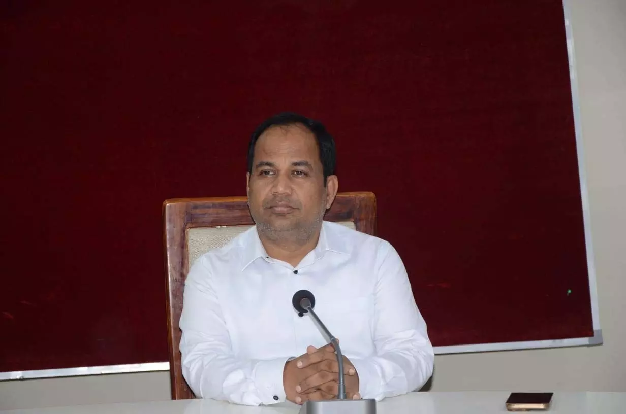 कलेक्टर की सख्ती: शासकीय योजनाओं के लंबित प्रकरण एक सप्ताह में निपटाने के निर्देश कलेक्टर की सख्ती: शासकीय योजनाओं के लंबित प्रकरण एक सप्ताह में निपटाने के निर्देश