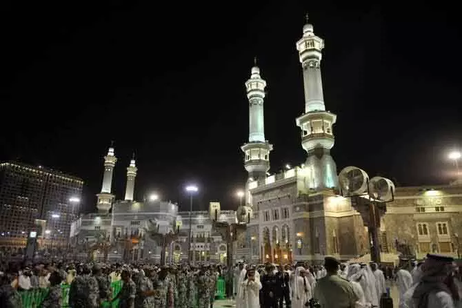 Mecca ग्रैंड मस्जिद में अज़ान के लिए लाउडस्पीकर सिस्टम Mecca ग्रैंड मस्जिद में अज़ान के लिए लाउडस्पीकर सिस्टम