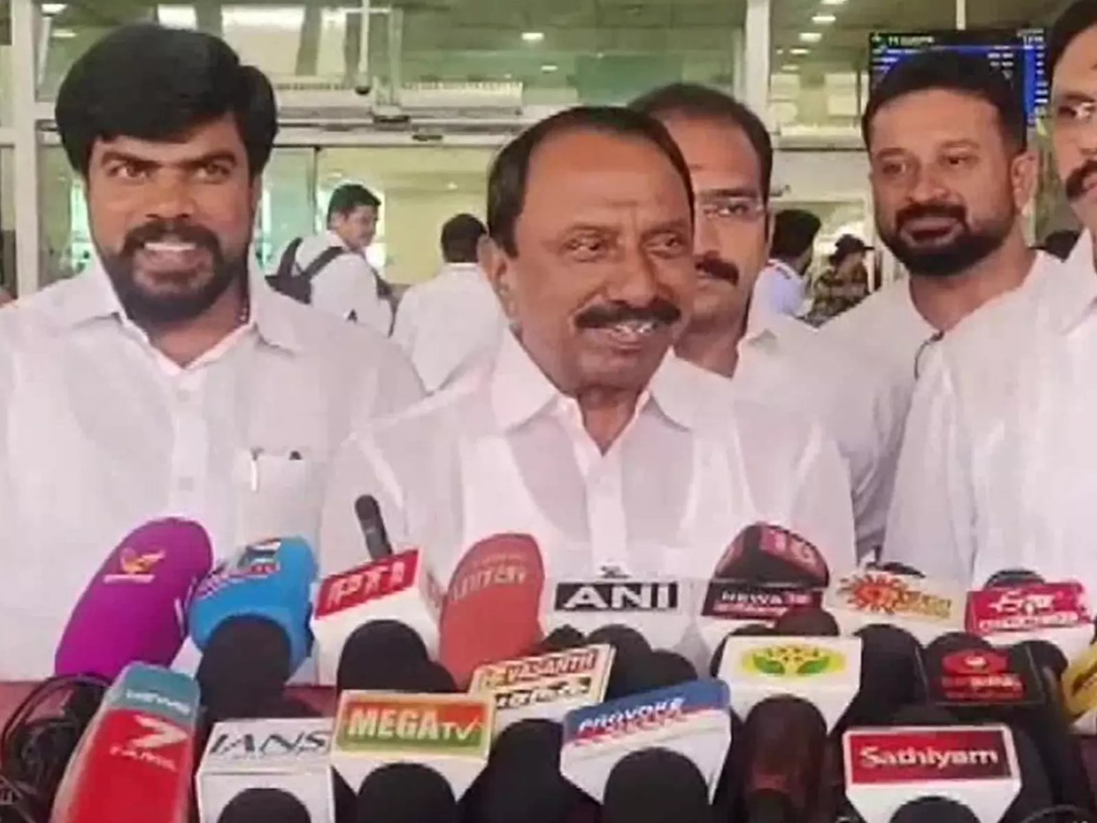 मुख्यमंत्री के रूप में विजय के लिए जनता का समर्थन बढ़ रहा है: KA Sengottaiyan मुख्यमंत्री के रूप में विजय के लिए जनता का समर्थन बढ़ रहा है: KA Sengottaiyan