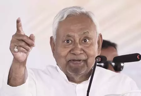 Bihar: नीतीश कुमार ने चिराग पासवान की इफ्तार पार्टी में शिरकत की Bihar: नीतीश कुमार ने चिराग पासवान की इफ्तार पार्टी में शिरकत की