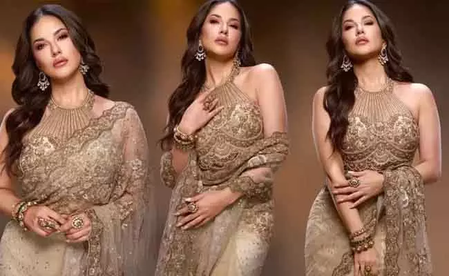 Sunny Leone ने साड़ी में दिखाई नज़ाकत और ग्लैमर का संगम Sunny Leone ने साड़ी में दिखाई नज़ाकत और ग्लैमर का संगम