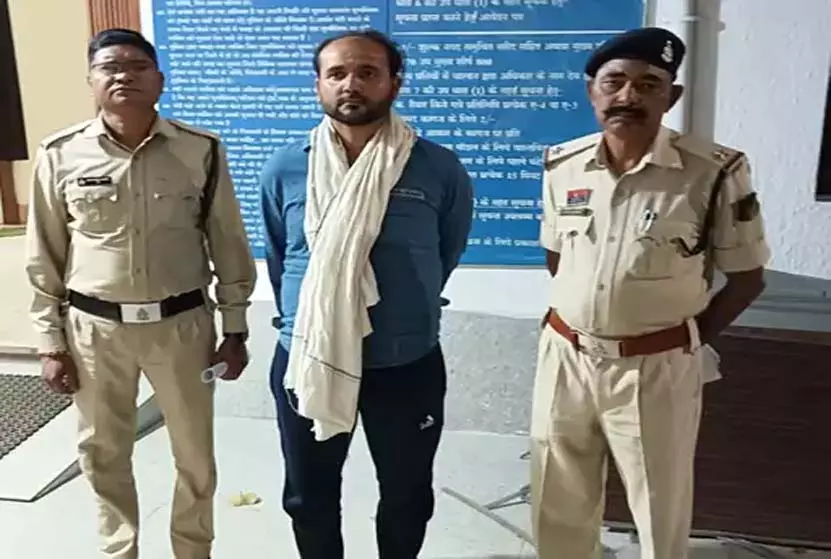 CG: RTO बनकर किसान से 20 हजार रुपए लूटने वाला युवक गिरफ्तार CG: RTO बनकर किसान से 20 हजार रुपए लूटने वाला युवक गिरफ्तार