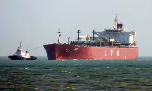 LPG लेकर भारतीय जहाज नंदा देवी आज कांडला बंदरगाह पर पहुंचेगा LPG लेकर भारतीय जहाज नंदा देवी आज कांडला बंदरगाह पर पहुंचेगा