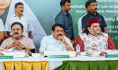 AIADMK की इफ्तार पार्टी में शामिल हो रही बीजेपी: हिंदू मक्कल काची का बयान निराशाजनक AIADMK की इफ्तार पार्टी में शामिल हो रही बीजेपी: हिंदू मक्कल काची का बयान निराशाजनक