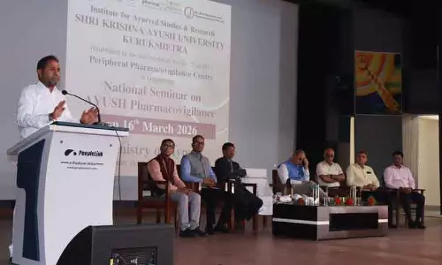 आयुर्वेदिक दवाओं के साइड इफ़ेक्ट को नज़रअंदाज़ न करें: आयुष यूनिवर्सिटी के VC
