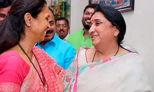 Mumbai: वॉकओवर से बारामती सीट सुप्रिया सुले के नाम Mumbai: वॉकओवर से बारामती सीट सुप्रिया सुले के नाम