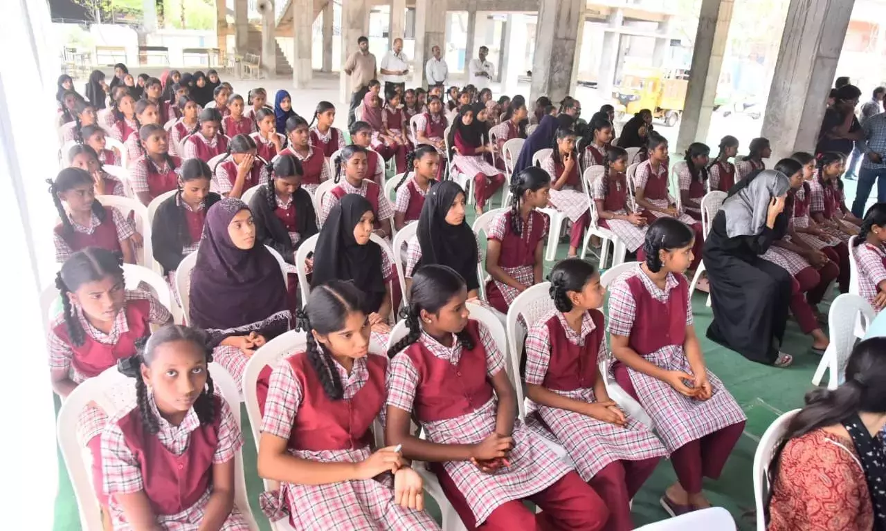 शिक्षक HPV टीकाकरण अभियान में 15 वर्ष से अधिक उम्र की लड़कियों को शामिल शिक्षक HPV टीकाकरण अभियान में 15 वर्ष से अधिक उम्र की लड़कियों को शामिल