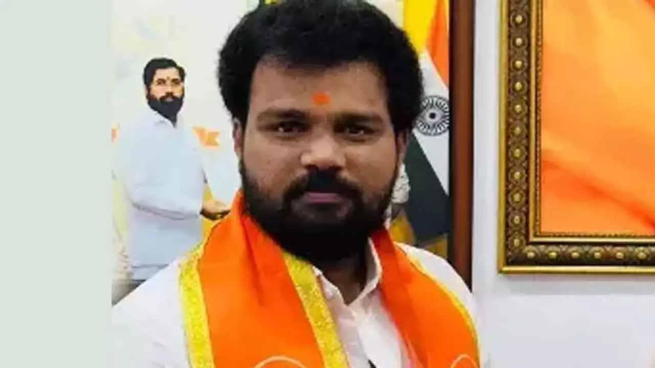Telangana: शिवसेना प्रमुख ने वंदे भारत मिशन के दौरान AIMIM के वॉकआउट की आलोचना की Telangana: शिवसेना प्रमुख ने वंदे भारत मिशन के दौरान AIMIM के वॉकआउट की आलोचना की